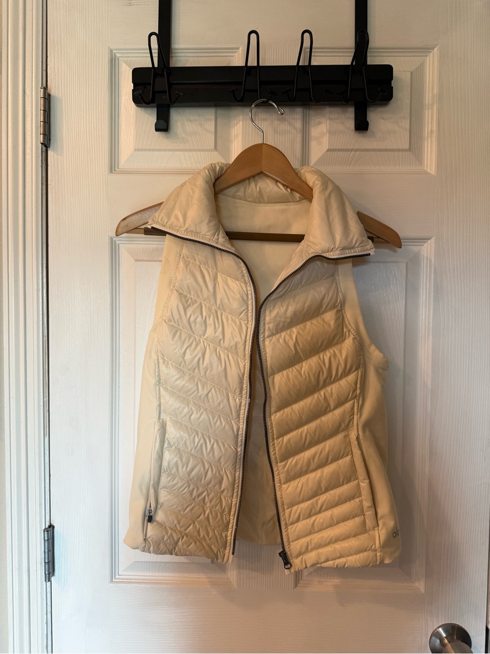 ALO Yoga Cream Quilted Puffer Vest